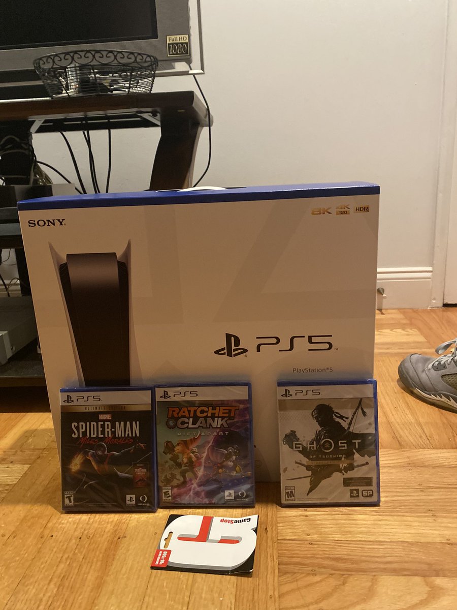 rcgan27's tweet photo. @Scrubings @PS5restocks_etc I finally got my Ps5 after one year of searching thank you sooo much :) https://t.co/zLqAcL2WXy