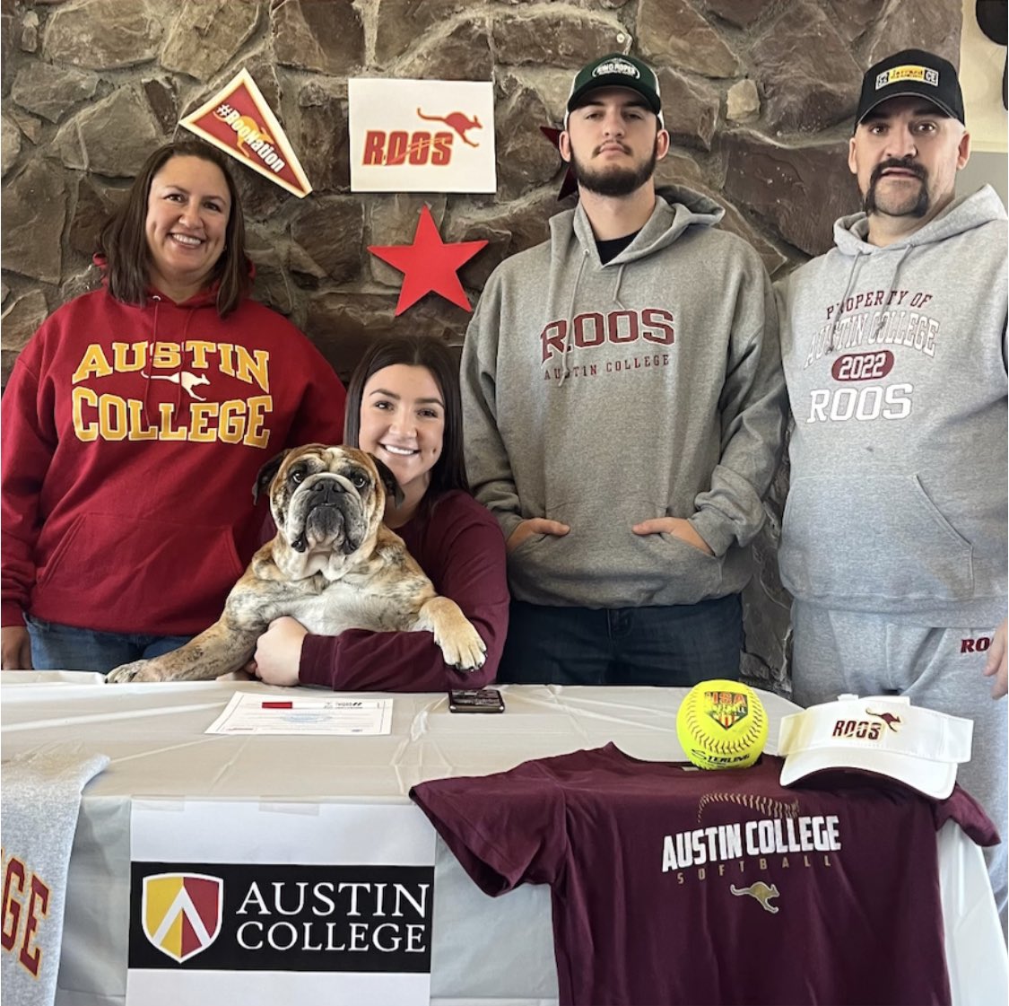 Wouldn’t have asked for it any other way, signing on Thanksgiving surrounded by my family!🦃 Officially an Austin College Roo! #goroos @KellyMSylvester <a href="/ACsports/">Austin College 'Roos Athletics</a> <a href="/wadskibarrett/">holly barrett</a>  <a href="/Bizzy05013/">ABWYO</a> <a href="/jacobrbarrett/">Jacob Barrett</a>