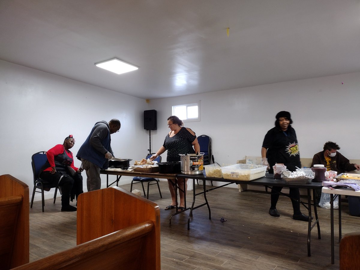 shomelessunion's tweet photo. Power is the only word for it. Unhoused union members go to the pastor's to cook all the food so they can  serve their sisters and brothers on the streets. Powerful isnt even enough the love we share in this community can never be taken we got each other even in our own struggles https://t.co/mY9hx1ePFC