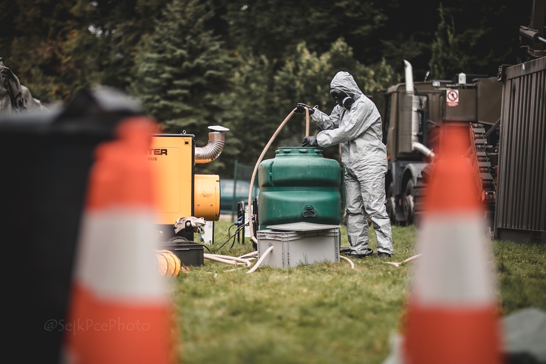 sejkPce's tweet photo. Isolated man

more ⬇️
https://t.co/3pB5mX5w1d
#CBRN #army #Biosuit #biohazard
@ArmadaCR https://t.co/6Gm5IPskwO