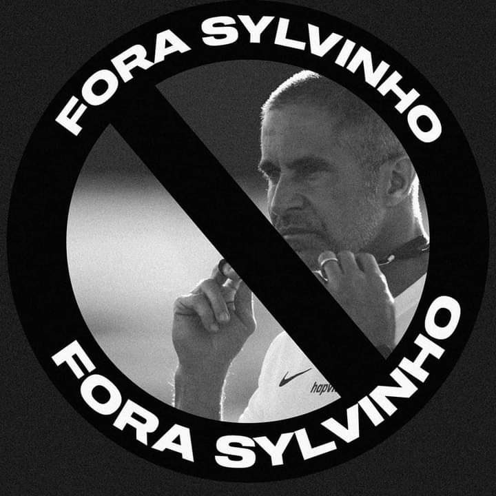 edwtimao's tweet photo. É ofensivo chamar Sylvinho de estagiário. Ofensivo pra quem é de fato estagiário. Sylvinho já tem 47 anos e até hoje nunca mostrou um bom serviço em lugar algum e no Corinthians, ele só veio pra fazer palhaçada mesmo. SEIS meses no clube #ForaSylvinho https://t.co/vlvxVFGXTp