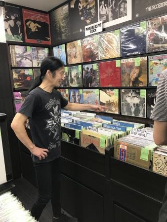 diskunion_news's tweet photo. 【音盤同盟】
「実は自分、レコード屋の手伝いをしていた事があって。海外で買い付けてきたマニアックなハードロックのレコードばかり扱っていた店でしたが＿＿＿
」

OUTRAGE丹下眞也の「ディスクユニオン名古屋店に行きゃあ」
https://t.co/7GRSfQX2ax https://t.co/brk8H2ZxoE