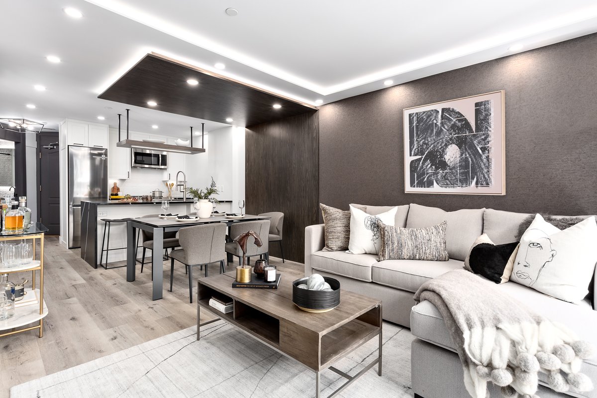 Chic and yet still cozy Whistler condo renovated by Alair Homes Whistler.  Who's ready to hit the slopes? 🙋🏻‍♂️
Design <a href="/Beyond_Beige/">Beyond Beige</a>