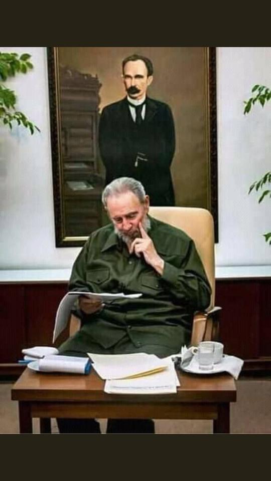 Alejo_Cubanito's tweet photo. #FidelPorSiempre en nuestro eterno pueblo, en nuestros corazones, en nueatras vidas. Porque  sin un ápice de duda nos dijo #CreoEnUstedes en nuestra fuerza, en nuestra voluntad de resistencia, en nuestra fe en la victoria. #DeZurdaTeam https://t.co/dywY2gqIpj