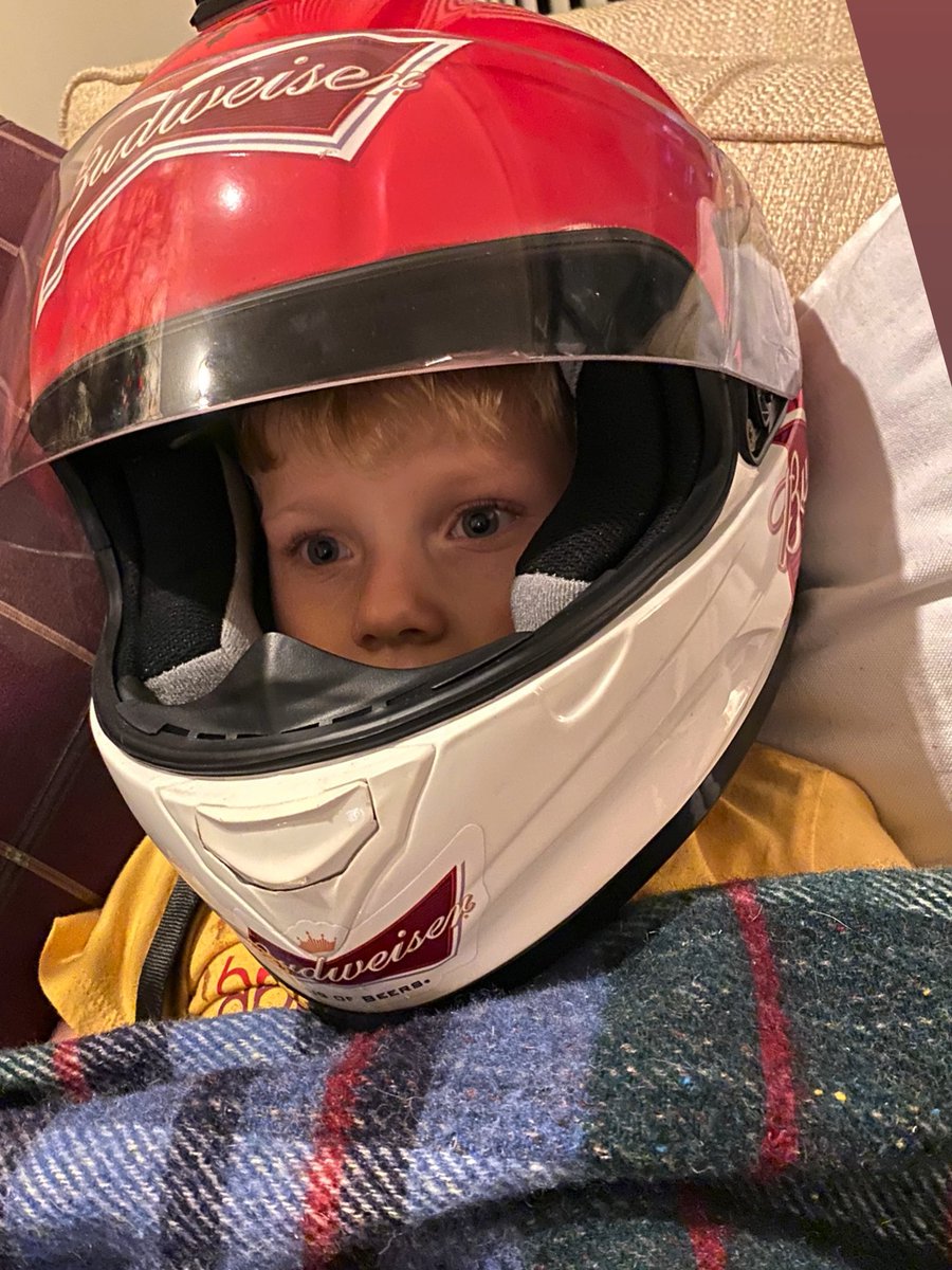 SeveredZombie's tweet photo. Someone found my #Speedtweets Helmet π https://t.co/pvWgYYBA5R