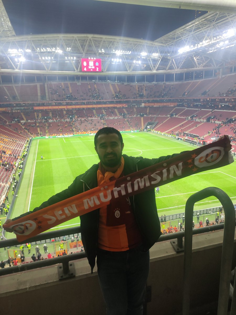 Rizayericer's tweet photo. Bırakalım bi galibiyet pozu #GSvsOm https://t.co/yzvQfd141V