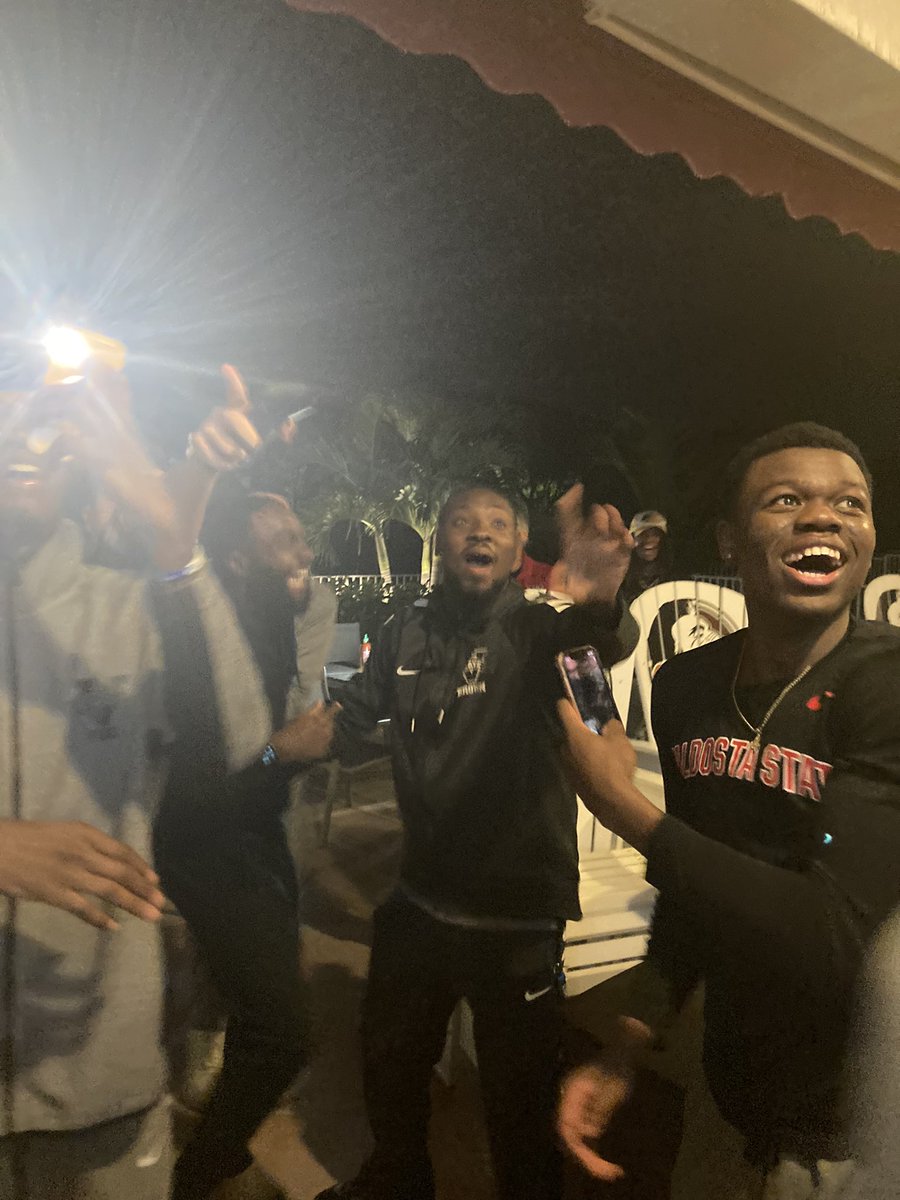 VState_MBB's tweet photo. Had a great team Thanksgiving meal tonight! Thank you so much to the Golson’s for hosting us!! #family https://t.co/IEvxIKh5H5