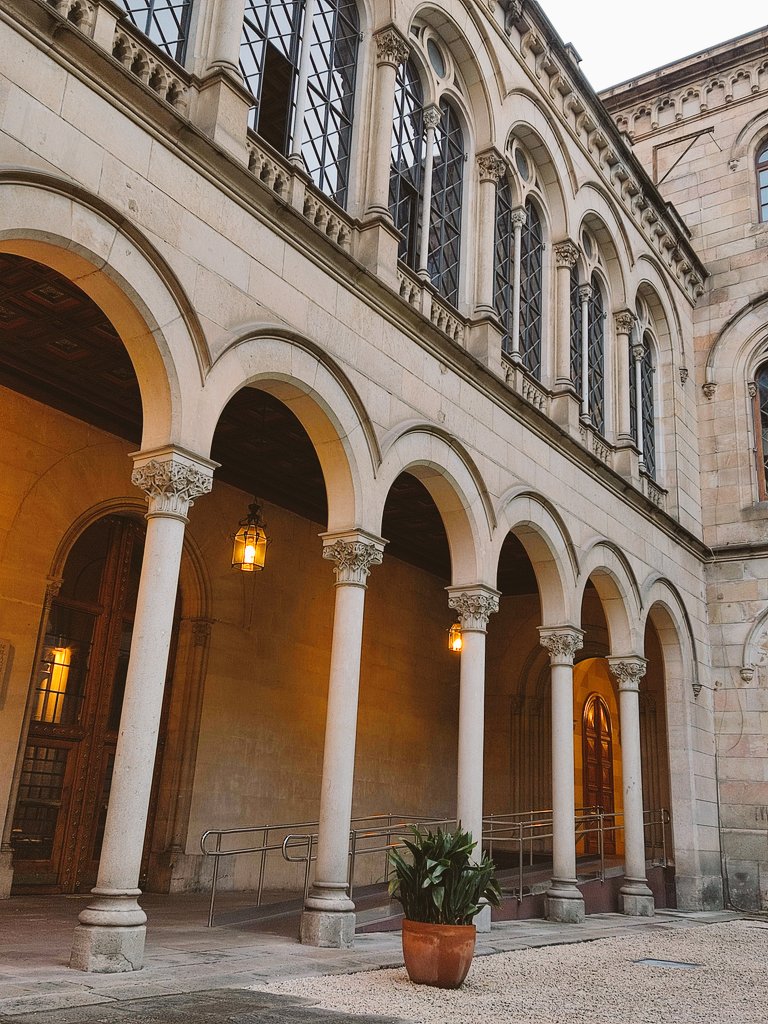 Christmas is over the corner. Ganes de Nadal. #WinterIsComing #PrimeresVegades <a href="/UniBarcelona/">Universitat de Barcelona</a>