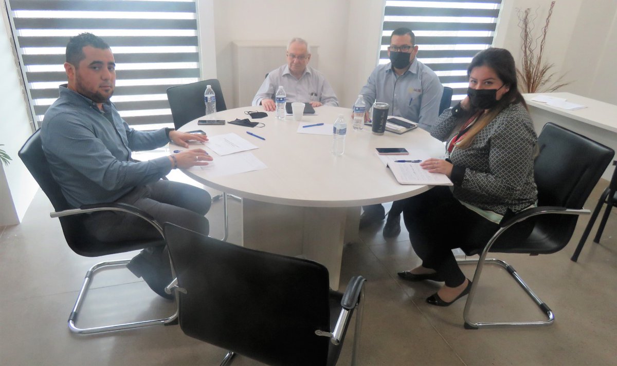 COEPRISS's tweet photo. Para fortalecer las acciones, en conjunto, y programar estrategias en pro de la seguridad sanitaria de la población para el próximo año, el titular de la #COEPRISS, Ing. Luis Alonso García Corrales, encabezó una reunión de trabajo con  funcionarios de la Secretaría de Salud. https://t.co/evgrxqiYjL