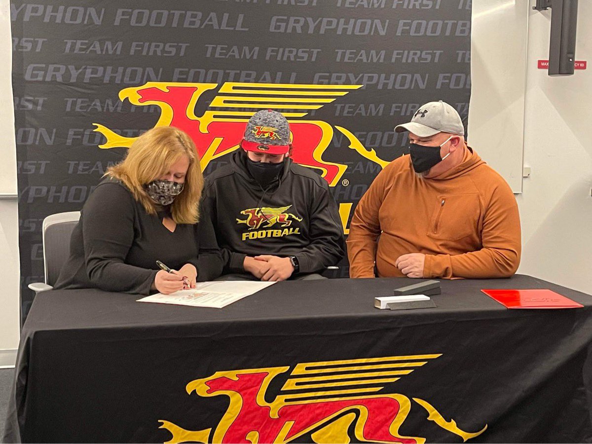 CurtBall953's tweet photo. Super excited to announce my commitment to The University of Guelph ‼️‼️Cant wait for the adventures ahead!! 🦾🦾@GryphonFB @millerconnor77 @Coach_Sheahan @uofg https://t.co/HFUJKiyAkQ