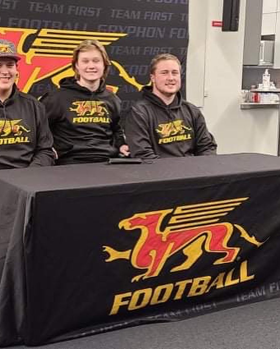 CurtBall953's tweet photo. Super excited to announce my commitment to The University of Guelph ‼️‼️Cant wait for the adventures ahead!! 🦾🦾@GryphonFB @millerconnor77 @Coach_Sheahan @uofg https://t.co/HFUJKiyAkQ