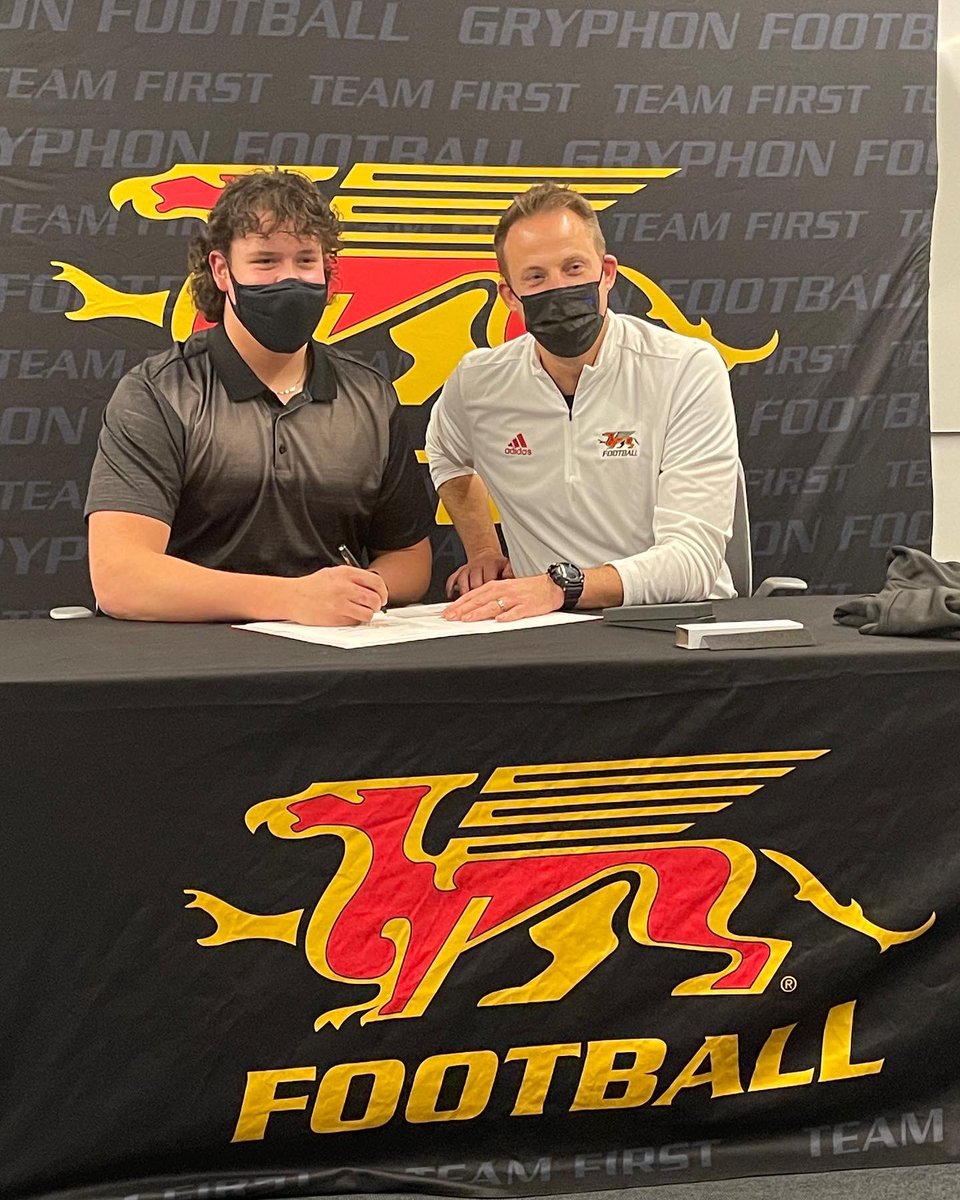 CurtBall953's tweet photo. Super excited to announce my commitment to The University of Guelph ‼️‼️Cant wait for the adventures ahead!! 🦾🦾@GryphonFB @millerconnor77 @Coach_Sheahan @uofg https://t.co/HFUJKiyAkQ
