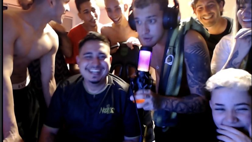 guusjaguar's tweet photo. Só deus sabe o quanto que eu pedi para os meninos ganharem esses esses títulos, ver eles felizes me deixa com o coração tão confortável. sério eu amo demais esses garotos 💚😭😭

NOISE É TRI https://t.co/QAi7v8DPl4