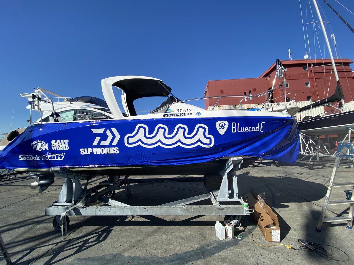 bluecode_lab's tweet photo. 社用船YAMAHA SR-Xラッピング中⛴♪ https://t.co/3j3tMg92IE