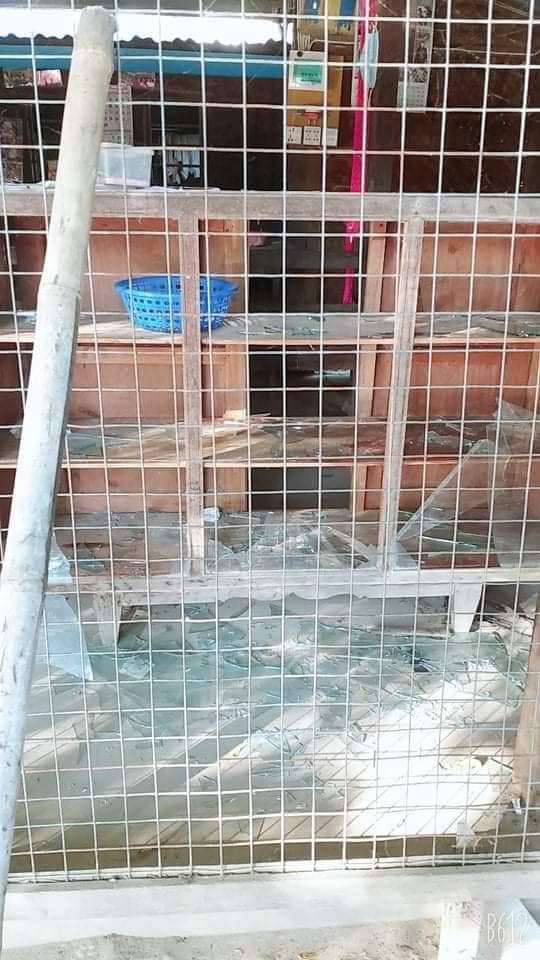 m_krl1's tweet photo. Military junta raided stormed &amp; vandalized houses in Kyin village in #Wandwin town, Meiktila District at 2pm on Nov25 by gunfiring. They sealed of the house and shop of Ko Thiha Soe Lin after vandalizing and  looting valuable machines and properties.(1/2)
#WhatsHappeningInMyanmar https://t.co/OtqgilJHCN