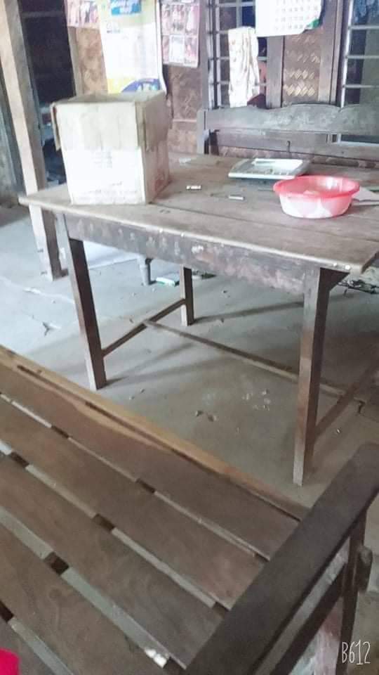 m_krl1's tweet photo. Military junta raided stormed &amp; vandalized houses in Kyin village in #Wandwin town, Meiktila District at 2pm on Nov25 by gunfiring. They sealed of the house and shop of Ko Thiha Soe Lin after vandalizing and  looting valuable machines and properties.(1/2)
#WhatsHappeningInMyanmar https://t.co/OtqgilJHCN