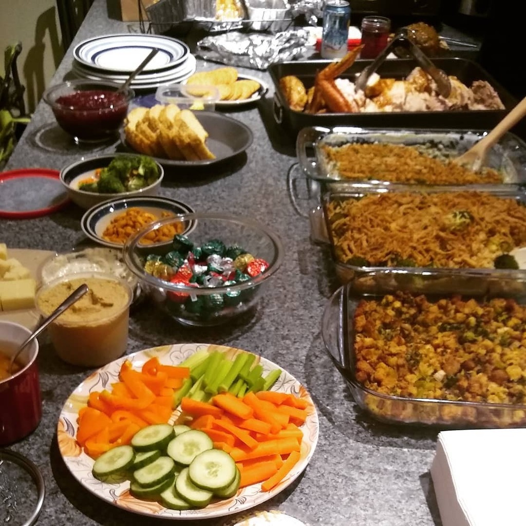 BawssSawss's tweet image. Dassa spread

Photo credit: a couple glasses of wine

#thanksgiving 
#thanksgivingtable 
#buffetstyle 
#backgroundturkey