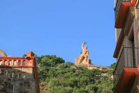EmbaMexMls's tweet photo. #TravelFriday📍The Monumento al Pípila!
It is located in the central area of the state of Guanajuato, is dedicated to Pipila, a local hero who became famous for an act of heroism at the beginning of Mexican War of Independence in 1810.
#TurismoMexico #MagicMexico @WeVisitMexico https://t.co/fCCzzguqEP