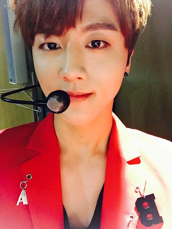 hourly youngbin 🍀 tweet media