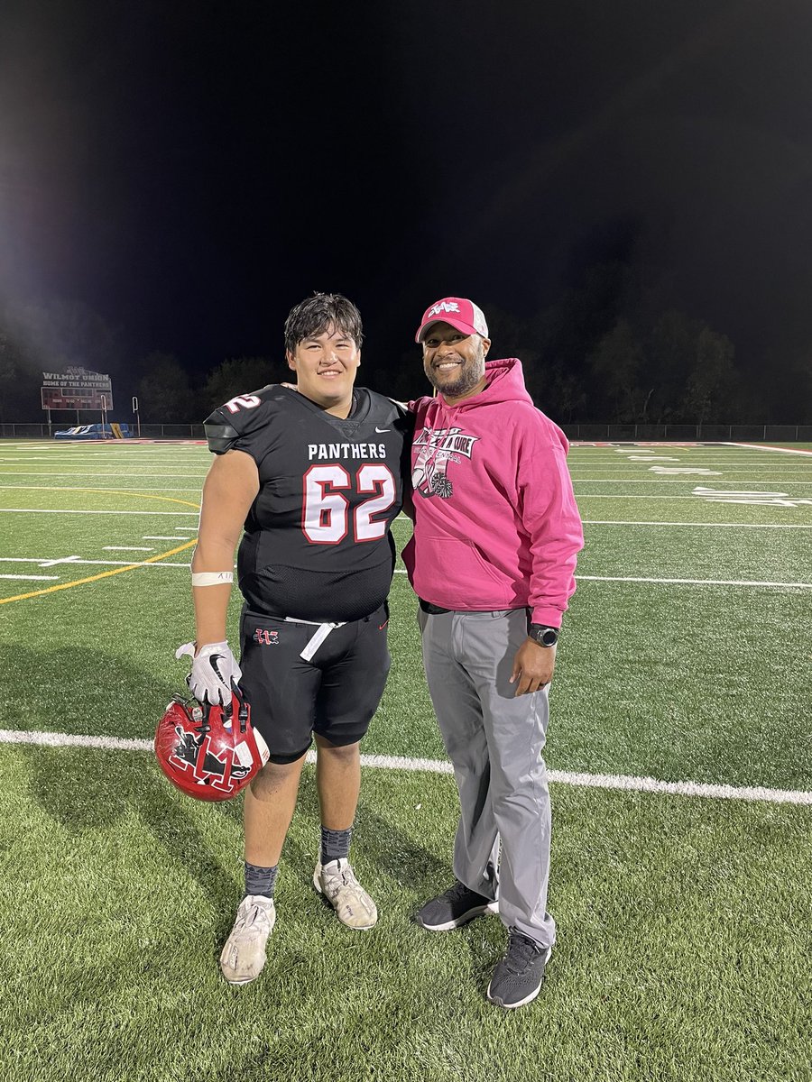TheEthanIvan1's tweet photo. Thankful for my teammates and my coaches this past fall❤️🖤 @Coach_Hopkins40 @coachsquare @jamestsakonas3 @Willkunz2 https://t.co/ONHlesJpi9