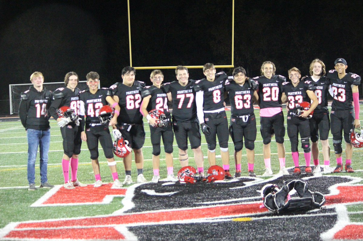 TheEthanIvan1's tweet photo. Thankful for my teammates and my coaches this past fall❤️🖤 @Coach_Hopkins40 @coachsquare @jamestsakonas3 @Willkunz2 https://t.co/ONHlesJpi9