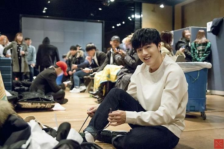hourly youngbin 🍀 tweet media