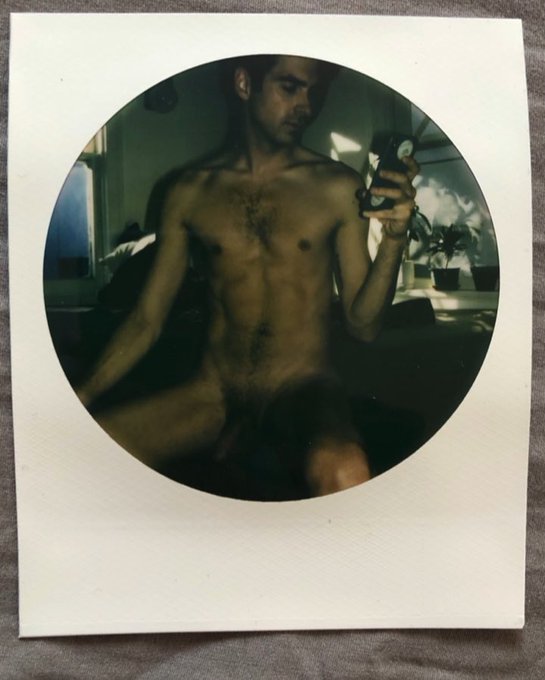 Here&rsquo;s a Thanksgiving Polaroid for all you sluts https://t.co/jh9rnunDM0