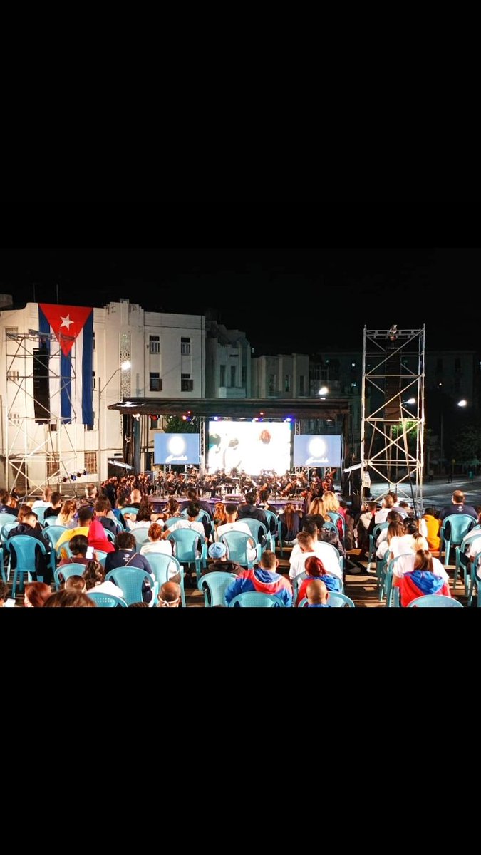 No te sueltes de mi mano, aún no se andar bien sin ti.
#CubaVive
#FidelVive 
#FidelPorSiempre 
#FidelEntreNosotros