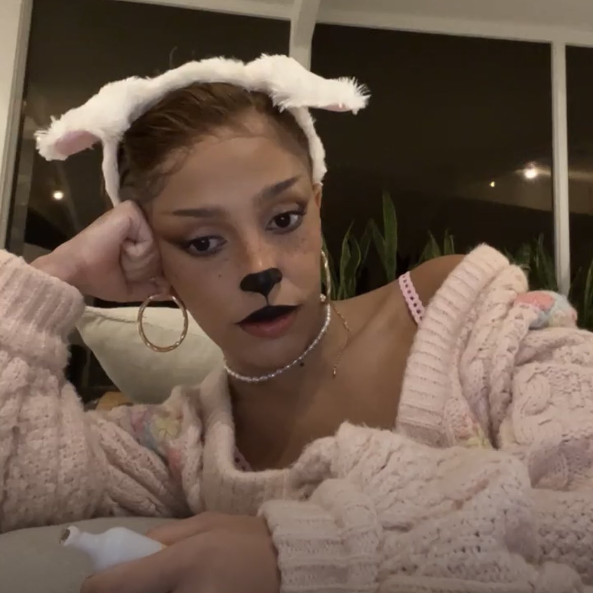 DojaNews's tweet photo. .@DojaCat is now live on IG as a cat 🐱 https://t.co/TSu47g8aUy