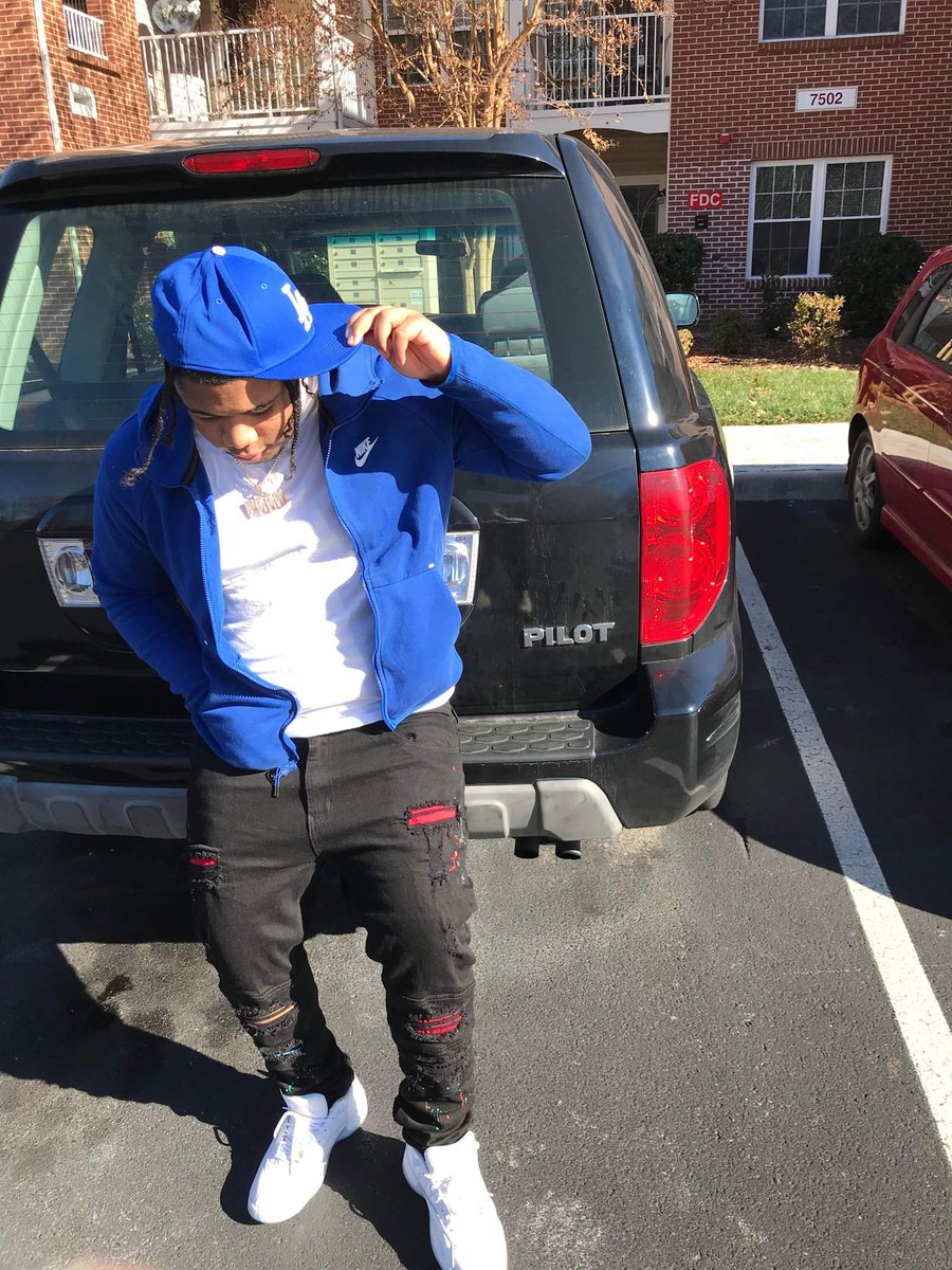 VMB_Youngin's tweet photo. Live In The Moment I'm Just Tryna Own It💰💙
#explorepage✨ #explorepageready #rapper #upcomingartist #upcomingrapper #grind #explorepagenotice #mrputiton
#drip #comeup #nextup #newave #trending #virginiaartists #virginiarapper #tunein #youngin #newartist https://t.co/PxSvkLoEmE