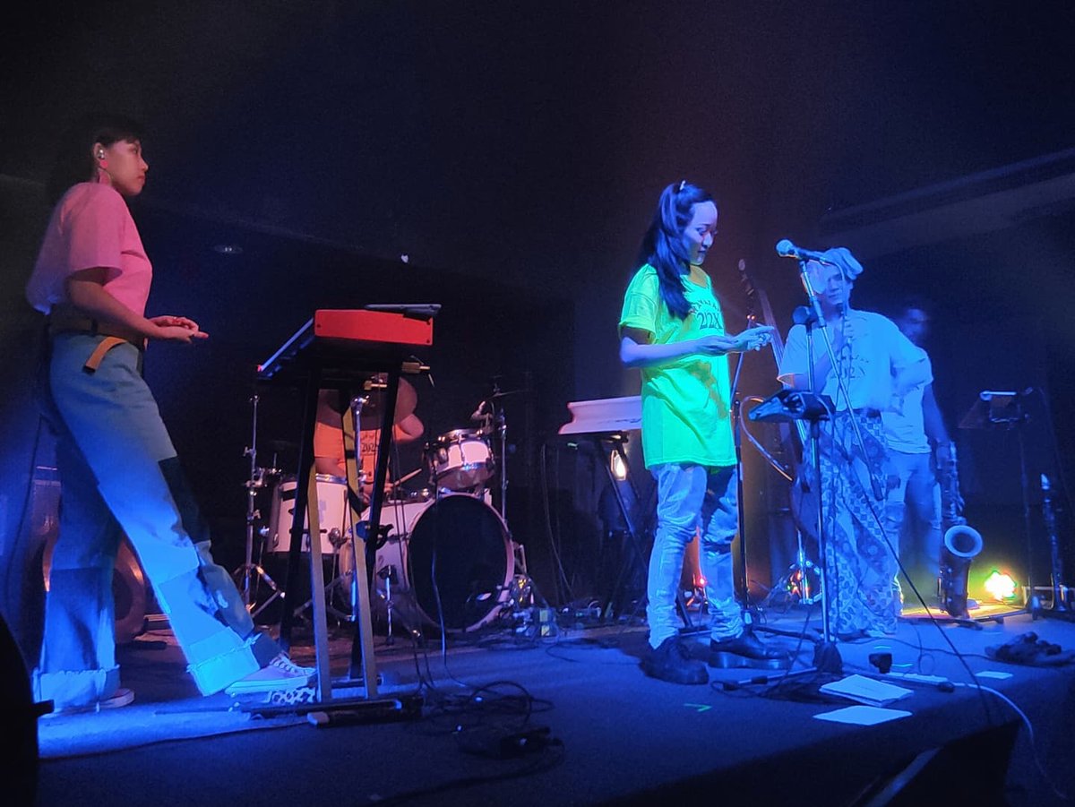 wearefazz's tweet photo. Yes! This sums up our live performance @livefact last week!
The energy was 🔥🔥🔥 refreshing and unstoppable.
Thank you for coming to our show and look forward to more live shows!
#wearefazz
#hailreturn
#livefact
#kitajagakita
Thanks for these photos @swit_marie1 ♥️ https://t.co/3zleqnjLEa