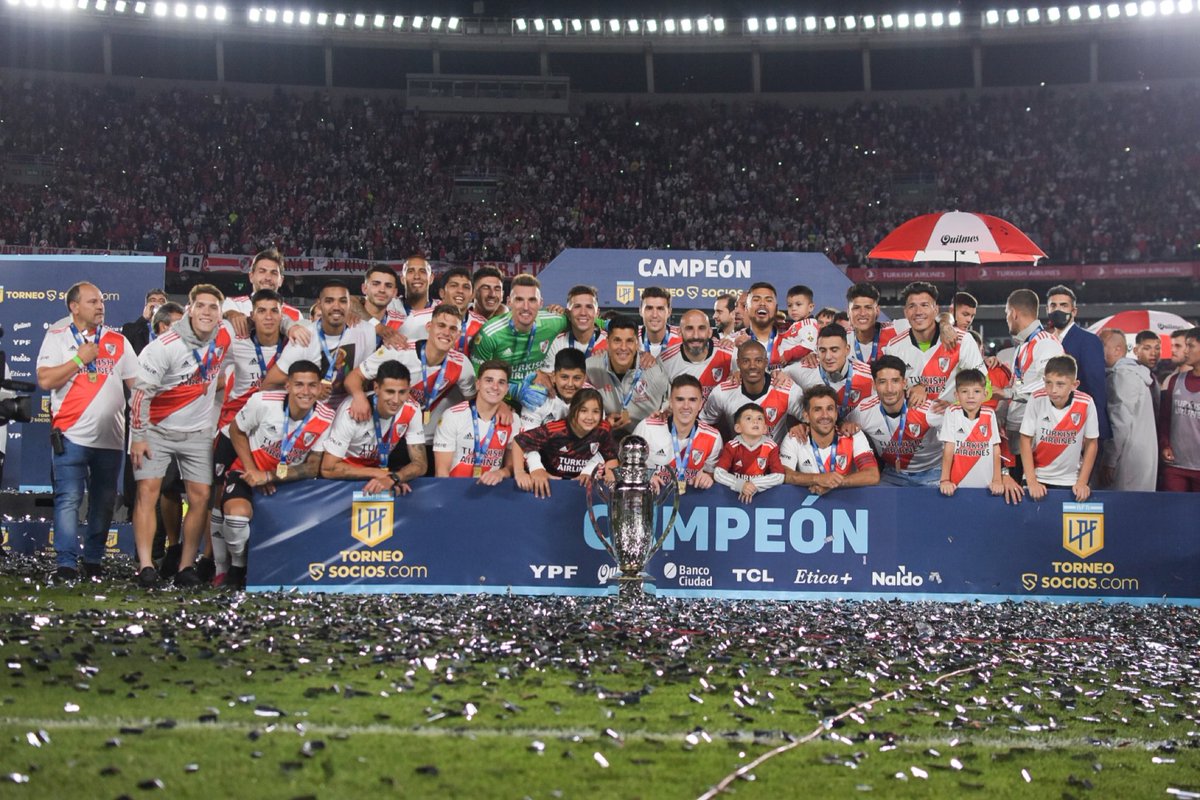 ¡Acá está el campeón! 🏆💪🏻👏🏻
¡Felicitaciones, <a href="/RiverPlate/">River Plate</a>! ⚪️🔴