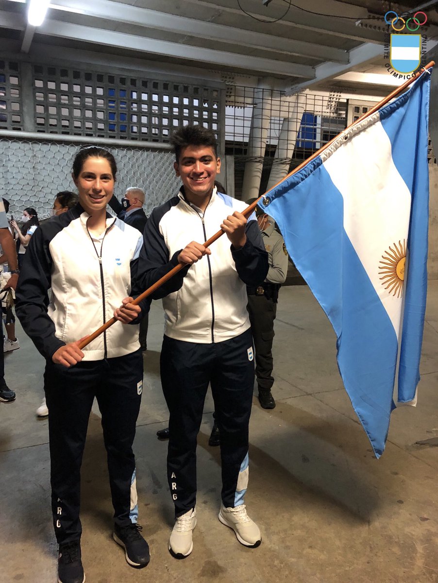 PrensaCOA's tweet photo. #Cali2021 ¡Los abanderados Luciana Cardozo y Julián Gutiérrez minutos antes de salir al Estadio Pascual Guerrero para la Ceremonia de Apertura de los Juegos Panamericanos Junior Cali 2021! 🙌🏻🇦🇷

#EquipoARG #ArgentinaEnCali2021 https://t.co/wBfapn58jP