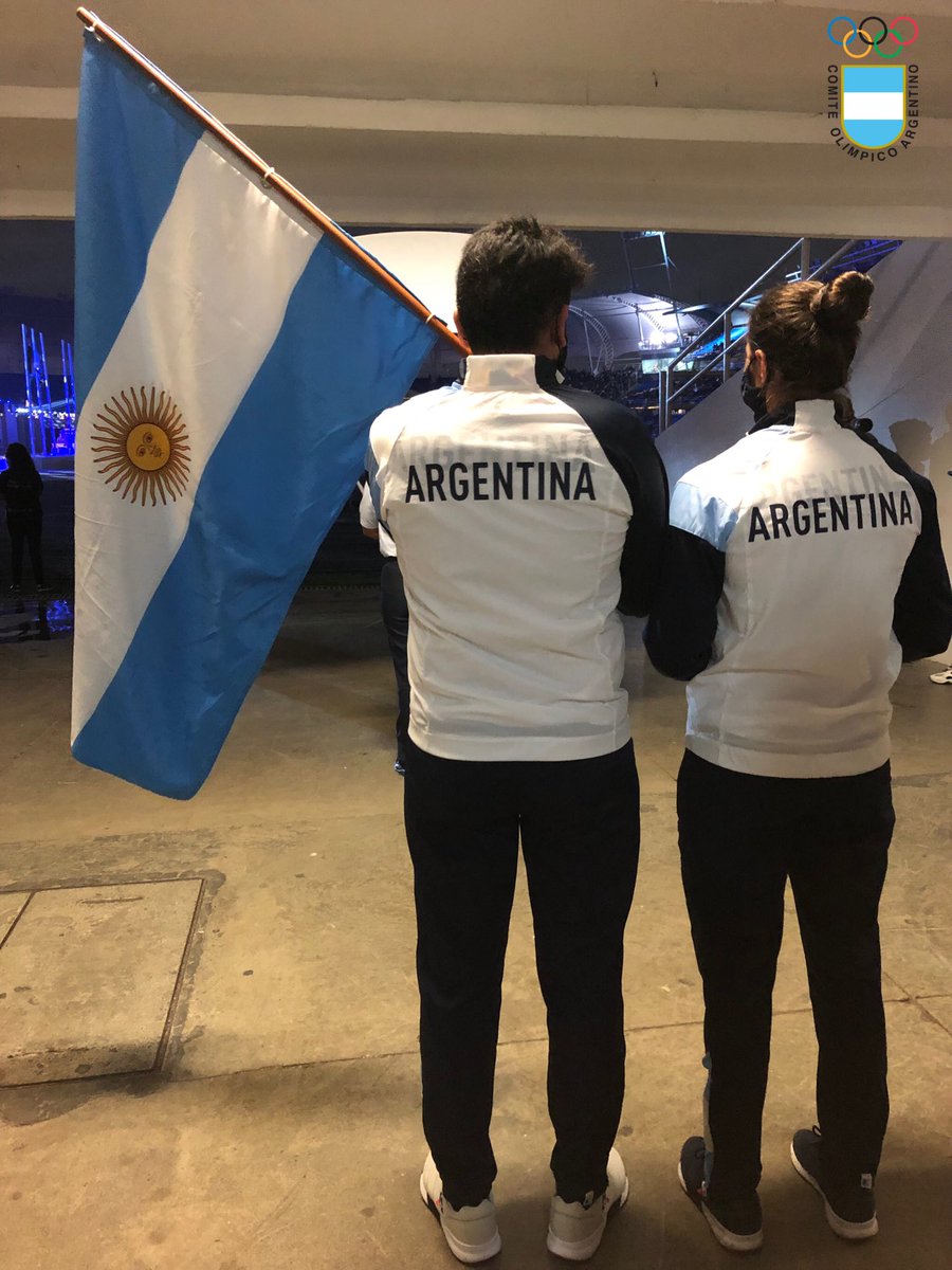 PrensaCOA's tweet photo. #Cali2021 ¡Los abanderados Luciana Cardozo y Julián Gutiérrez minutos antes de salir al Estadio Pascual Guerrero para la Ceremonia de Apertura de los Juegos Panamericanos Junior Cali 2021! 🙌🏻🇦🇷

#EquipoARG #ArgentinaEnCali2021 https://t.co/wBfapn58jP