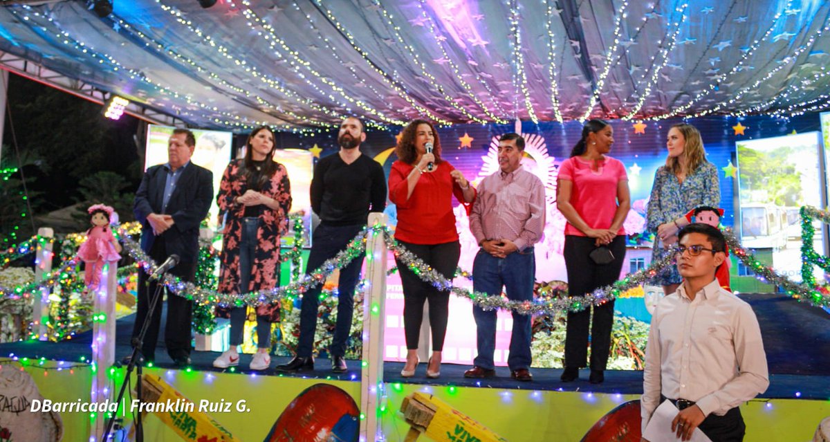 Ridiculo69's tweet photo. #Nicaragua Autoridades  de las diferentes instituciones del estado, dieron por inaugurado los altares dedicados a la virgen Concepción de María ubicados en la avenida Simón Bolívar a Chávez para disfrutar en familia
#SoberaniaEnMiTierra https://t.co/PvI0Kicv86