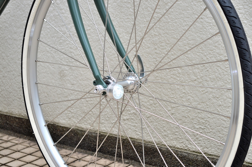 kileyjapan's tweet photo. 《KiLEYのカスタム事例をご紹介》
tokyobike26 コニファーグリーン
×
アイライトLM-016QR シルバー
しばらく欠品中のクイックリリース用アイライト。KiLEYのライトはスタイリッシュなので、女性のお客様にも好評です。
ご提供元:@connetta_jp 様
#conetta
#コネッタ
#tokyobike
#トーキョーバイク https://t.co/I1ln99i443