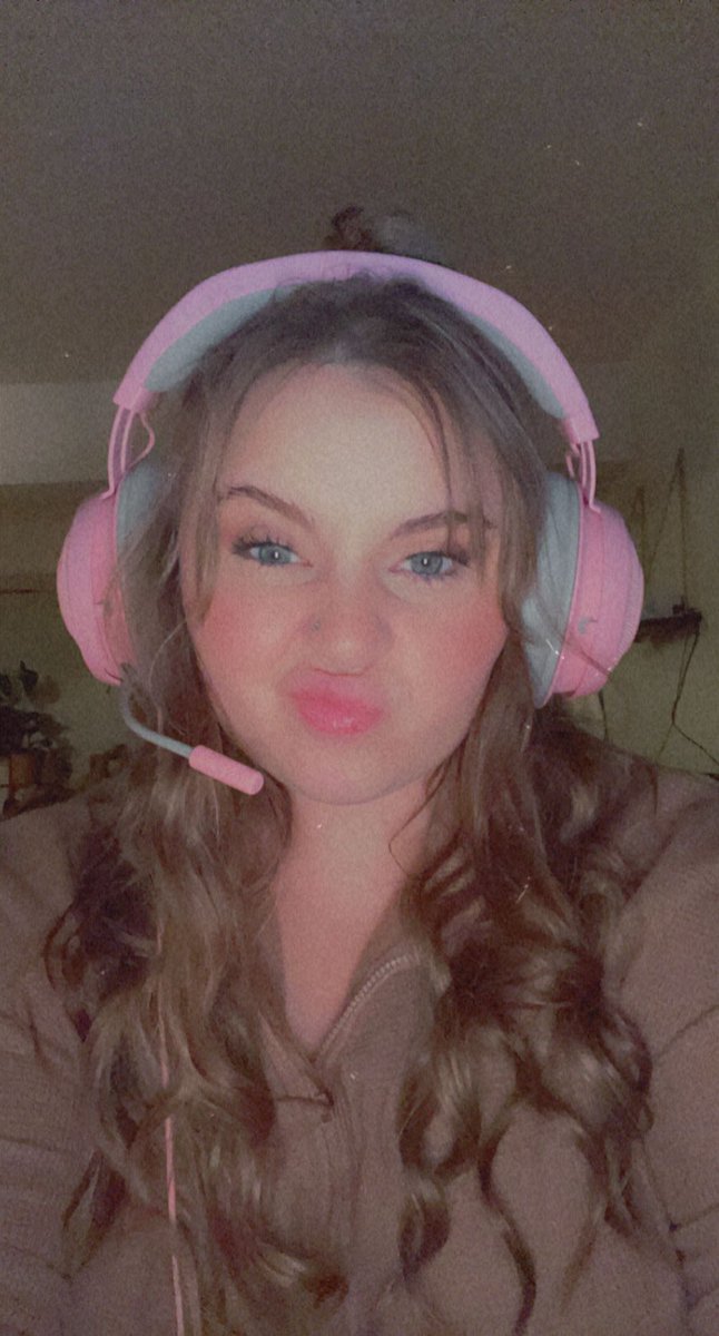 k8fultz's tweet photo. Long time no see.  Happy thanksgiving🦃🍂🍁 #xbox #halo #cod #gamergirl https://t.co/muAkHW7v1F