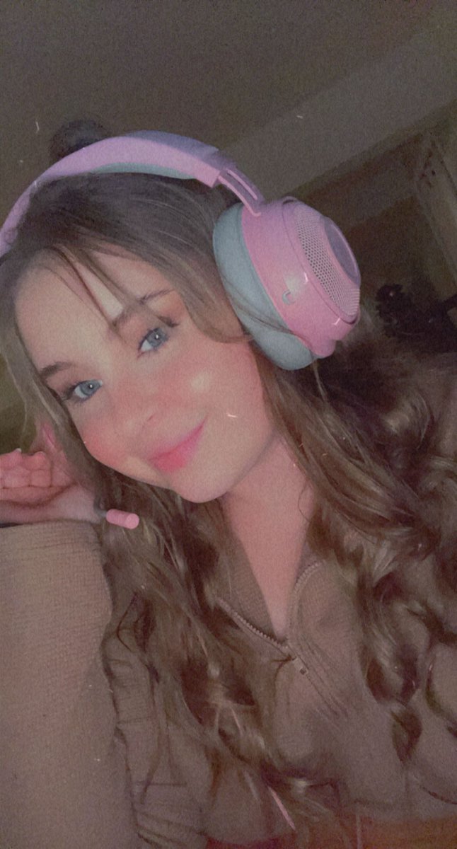k8fultz's tweet photo. Long time no see.  Happy thanksgiving🦃🍂🍁 #xbox #halo #cod #gamergirl https://t.co/muAkHW7v1F