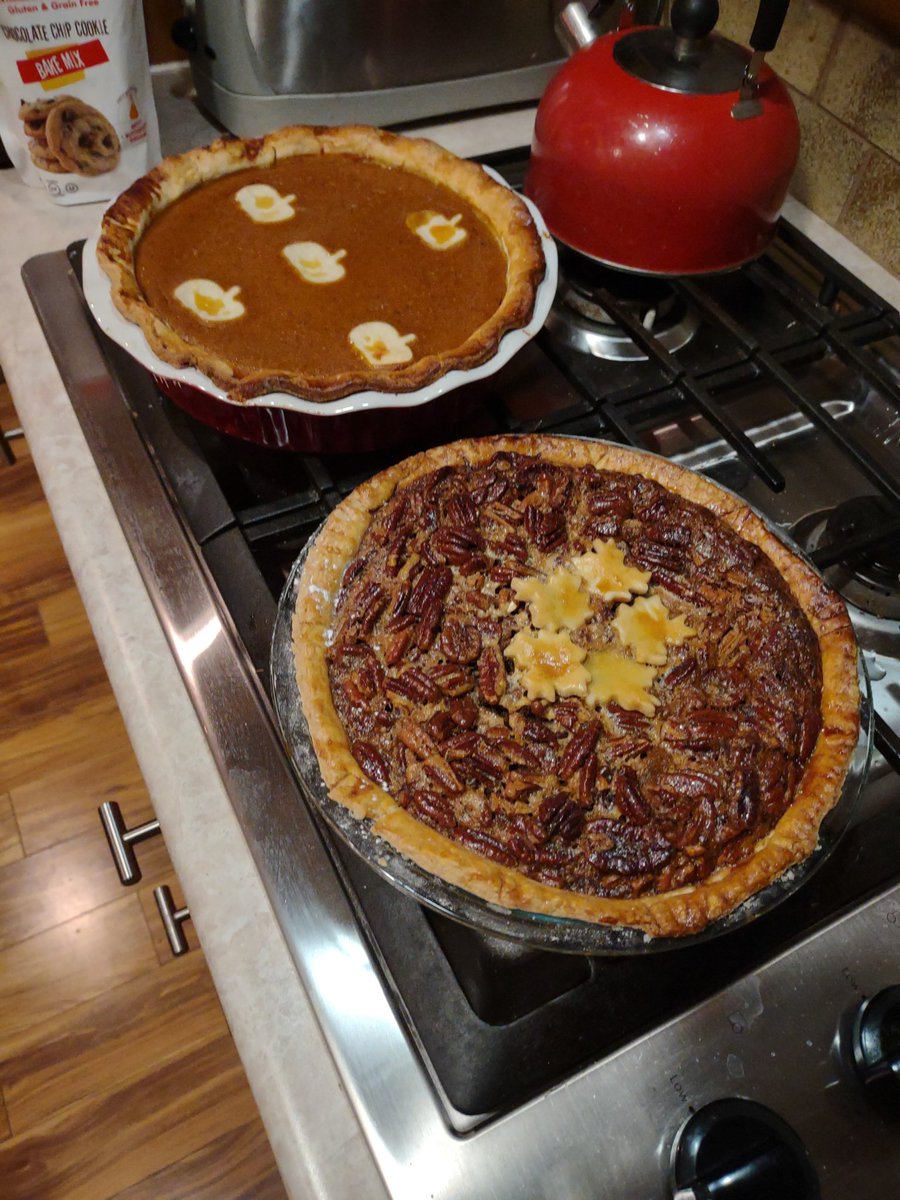Happy Thanksgiving everyone! I wish I could share these with all y'all...they were delicious!