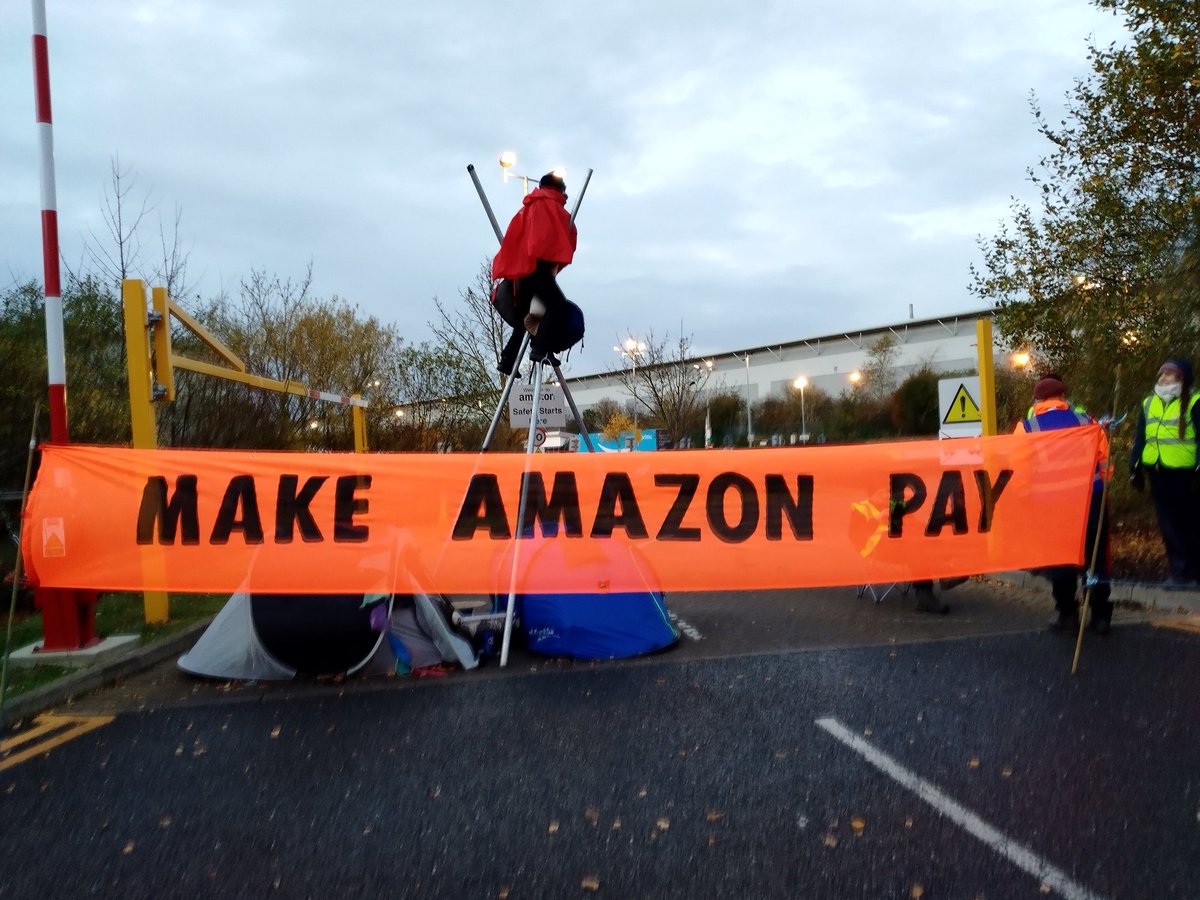 ProgIntl's tweet image. Climate activists around Europe are blockading Amazon fulfilment centres in solidarity with workers who are striking against the company globally. Together, we will #MakeAmazonPay.

makeamazonpay.com