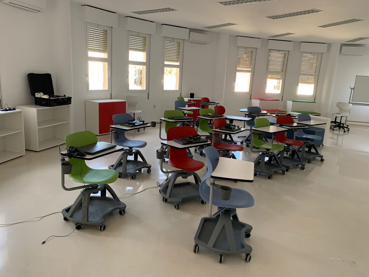 Techmakers_Stem's tweet photo. Cuando la realidad iguala o incluso supera la ficción, es que el trabajo ha dado resultado😮
#AulaAteca y #AulaEmprendimiento diseñada e instalada en el @IESAlbertiCadiz 
En este curso ya hemos instalado 10 Aulas Ateca y #auladelfuturo en #Andalucía
Te ayudamos?🤝

@EducaAnd https://t.co/wetXxSa6j5