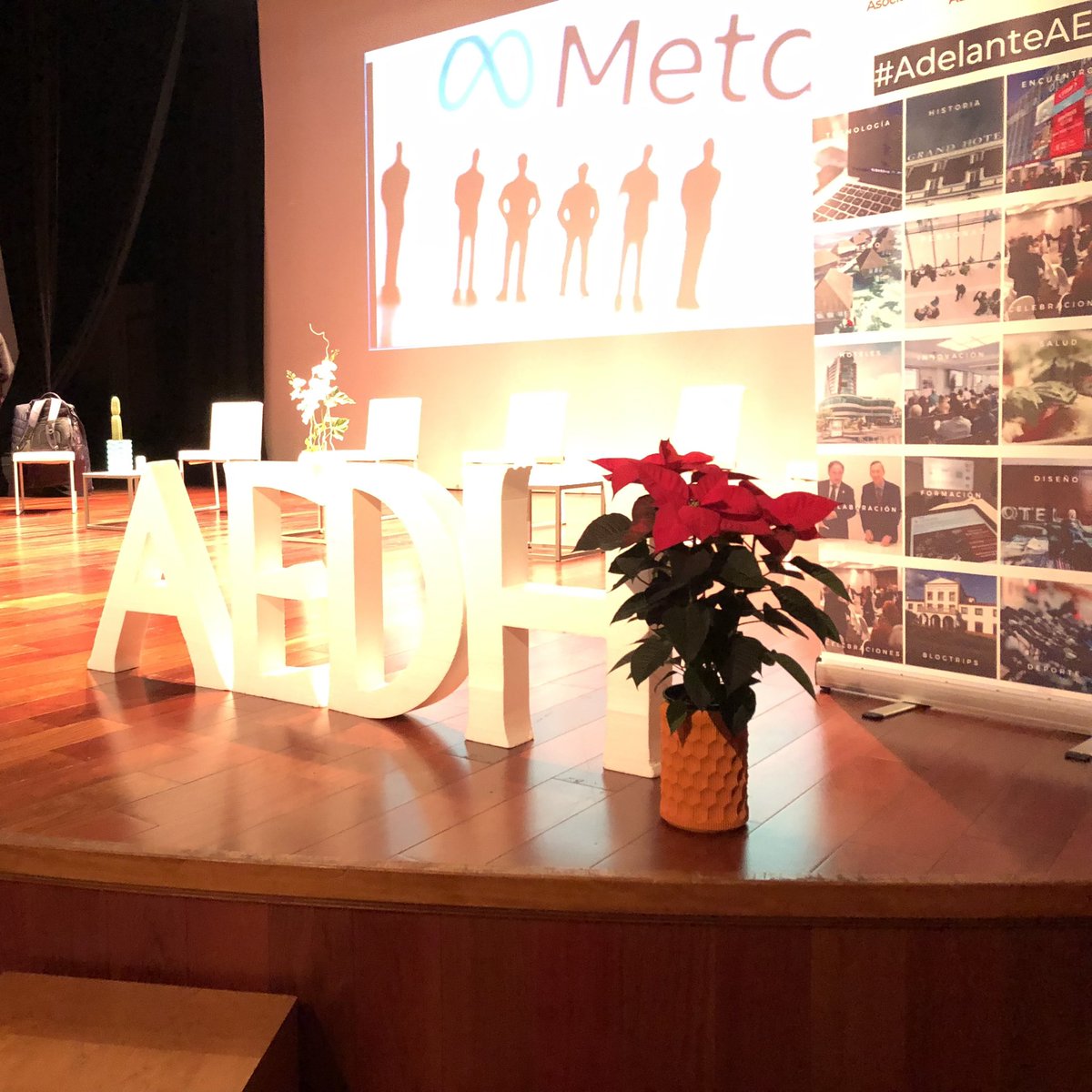 giada_ibiland's tweet photo. #vuelvaacompartir #CongresoTSM #aedh #plusticlab #recycledplastic decorations ♻️💚🌸ready to begins https://t.co/s2xpUfcRUI