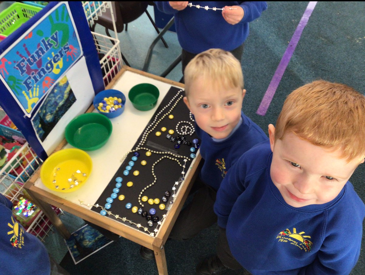 BlueClassBEFS's tweet photo. We are enjoying our topic all about Space! 🚀 We have been sharing and learning lots of interesting space facts, as well as working together to try lots of new  challenges! 🌟 https://t.co/OjqPfsooS2