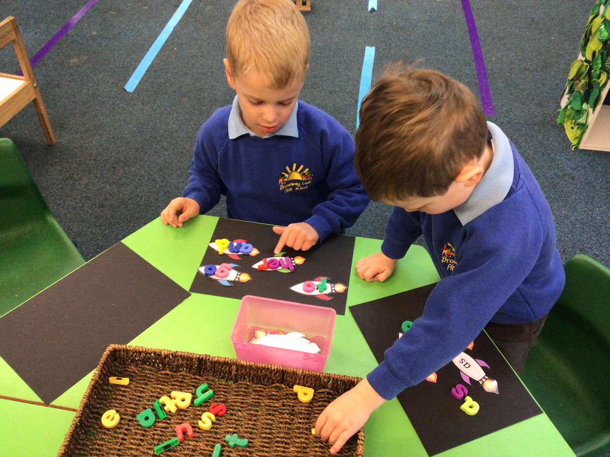 BlueClassBEFS's tweet photo. We are enjoying our topic all about Space! 🚀 We have been sharing and learning lots of interesting space facts, as well as working together to try lots of new  challenges! 🌟 https://t.co/OjqPfsooS2