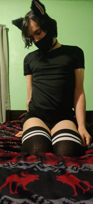 Happy #femboyfriday ! &hearts;️ ..and #BlackFriday. Be safe~ https://t.co/oBIbTSmkff<a href="/tag/femboyfriday"class="tags">#femboyfriday</a><a href="/tag/blackfriday"class="tags">#BlackFriday</a>