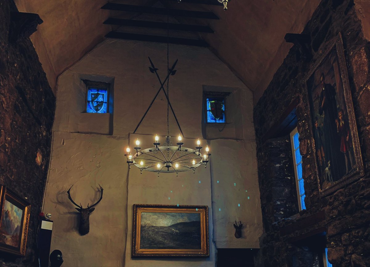 folknstory's tweet photo. A lovely stay amongst 800 years of Scottish history in an old Jacobean hotel🏴󠁧󠁢󠁳󠁣󠁴󠁿💙 @maryculter😍. The Cosy Knight In package included; Gift boxes from @tartanblanketco, Baileys hot choc☕️ TO YOUR BED😮, a gin flight🍸, gorgeous dinner (scallops, steak😍), bed &amp; breakfast😁. ad https://t.co/qekKIBptWp