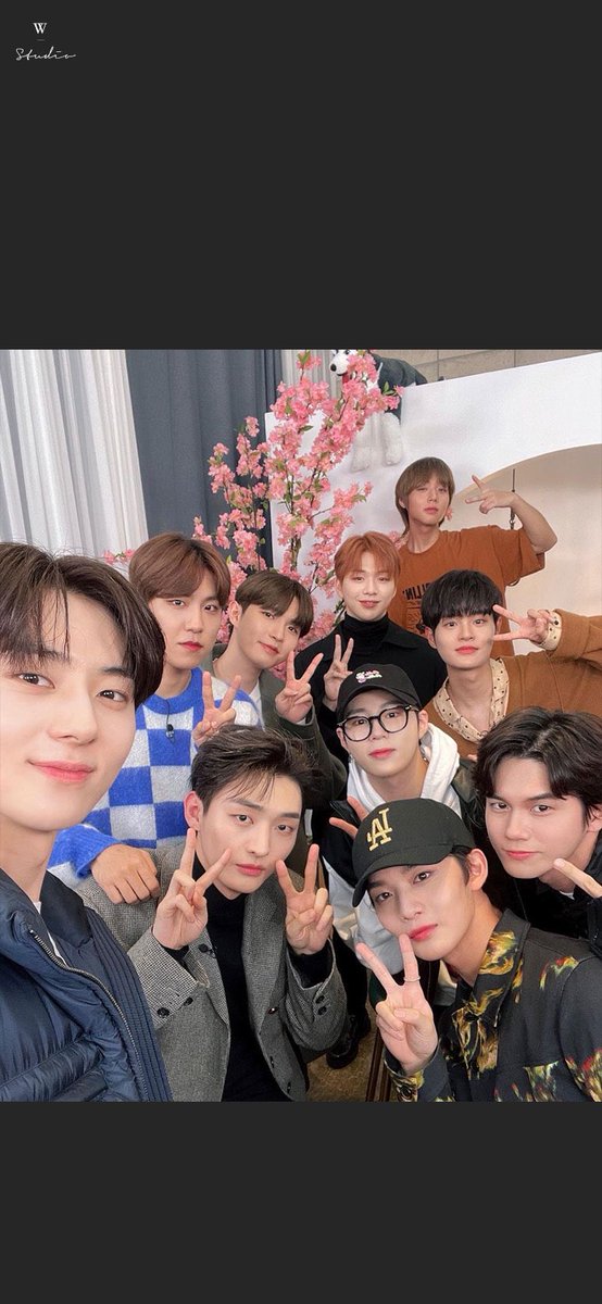 워너원작업실✨ tweet media