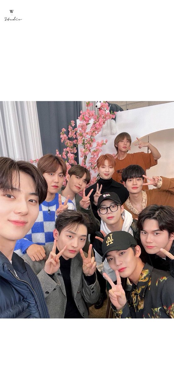 워너원작업실✨ tweet media