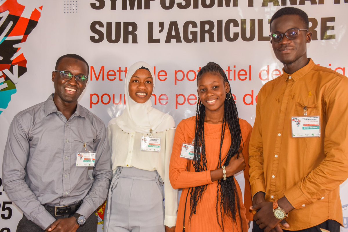 DiaganaDiop's tweet photo. #Craving4Devolpment2021 #Africapotential #Agroecologyafrica                          Nous allons démarrer le Symposium pour la troisième journée .
L’agriculture un jour, L’agriculture pour toujours disent les jeunes Africains https://t.co/vzyTwbahFb