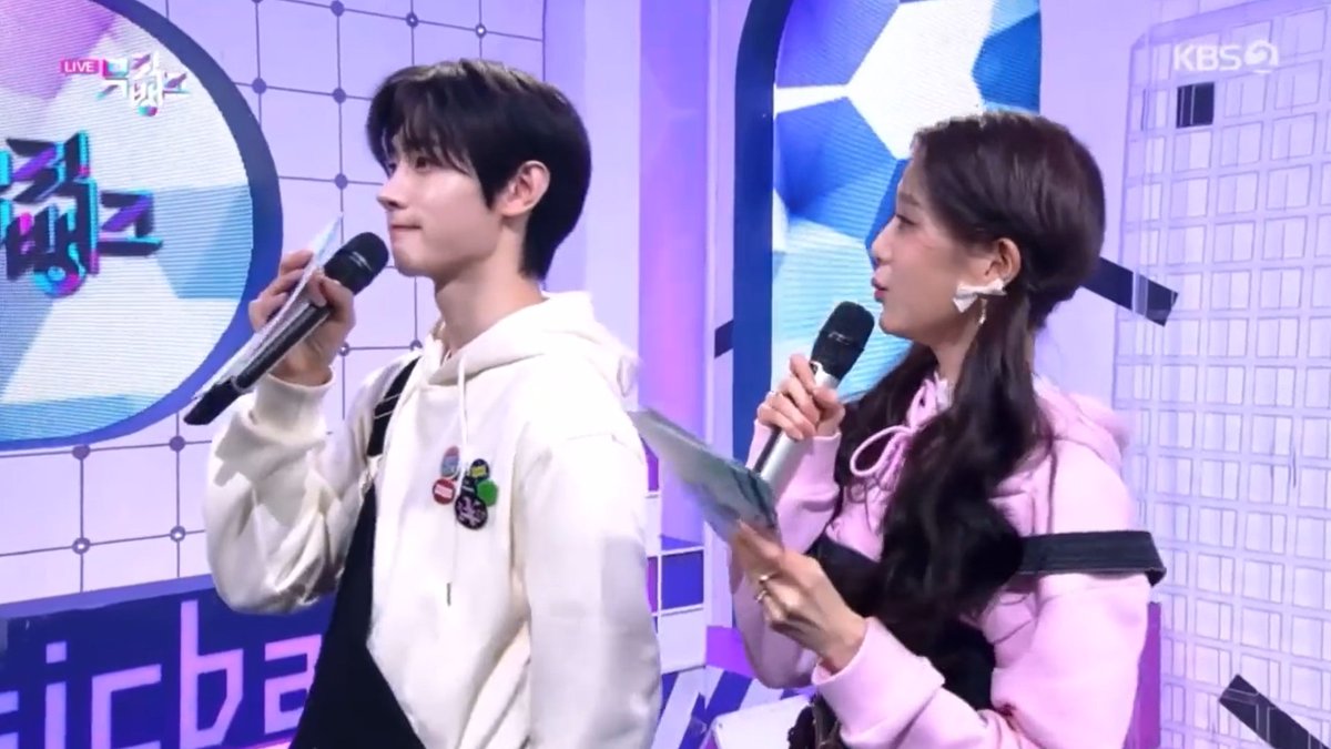 yyujinationn's tweet photo. sulking wonyoung and sunghoon are the cutest 🥺 https://t.co/tu5mrQ8QFg